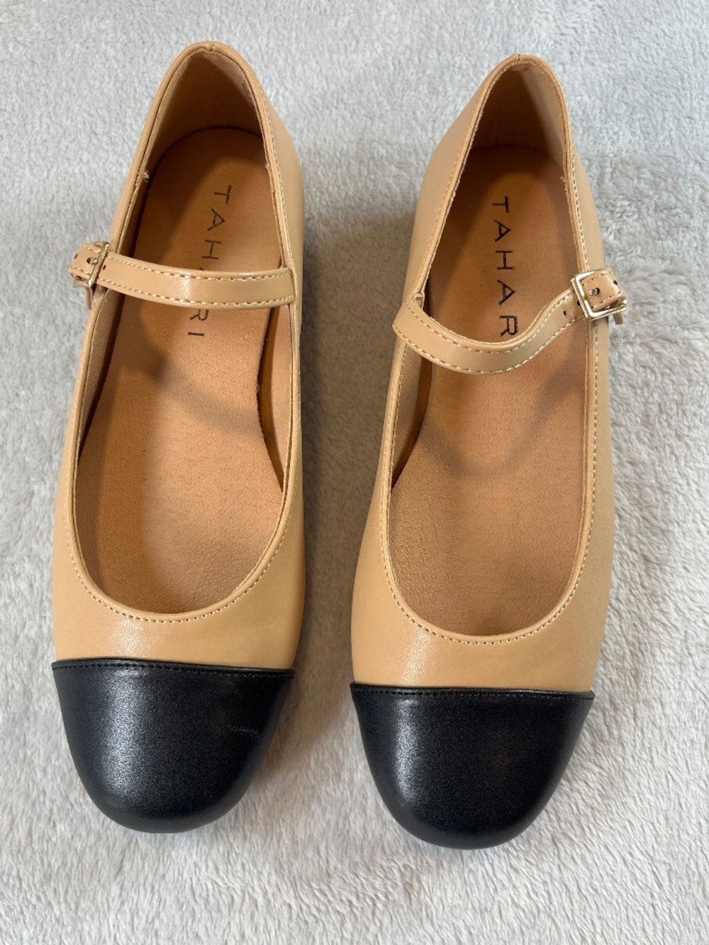 sz 6 Tahari Vegan Leather Beige & Black Cap-Toe Flats Strap Classic Versatile